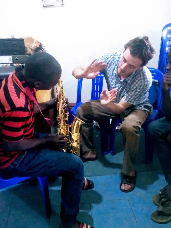 International volunteer teaching saxophone